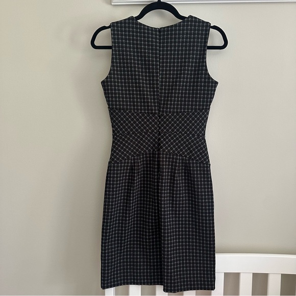EUC Banana Republic wool shift dress. Size 0 - Picture 2 of 3